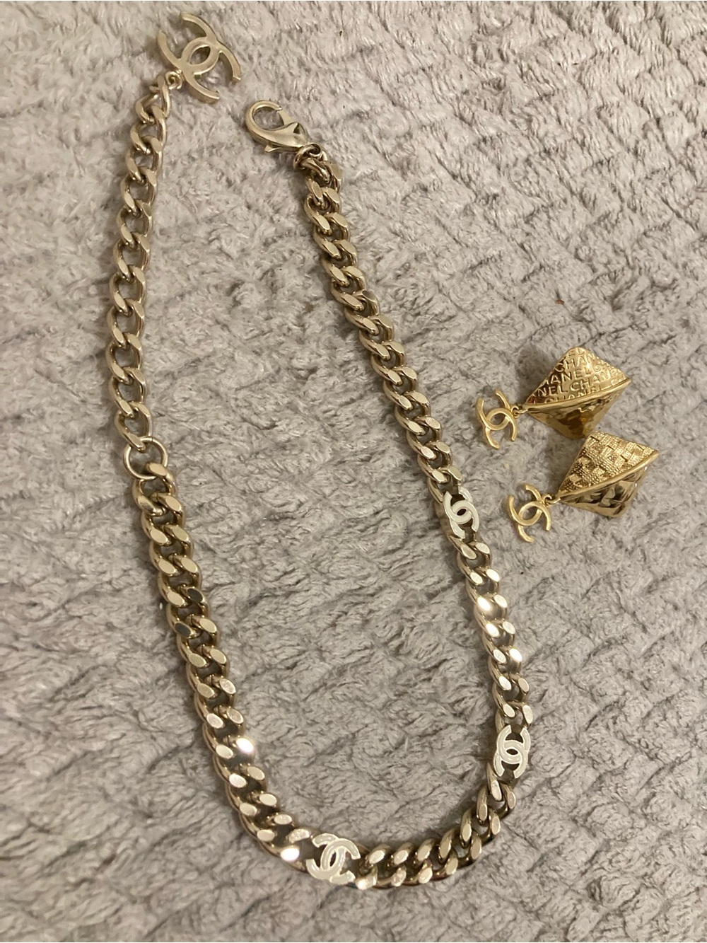❤️SOLD❤️ RARE CHANEL Gold-Tone CC Charm Chain Necklace